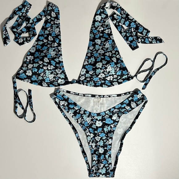 *NWT* Fashion Nova Spring Bloom 2 Piece Bikini Blue Floral Set - Picture 3 of 7